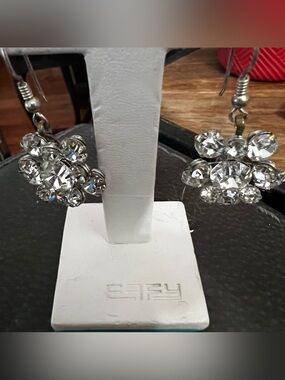 Entry Silver Clear Crystal Cluster Dangle Earrings